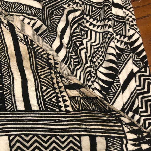 VS PINK Beach Pants. Size XS. Black and white patterned. Lounge. - Picture 4 of 5